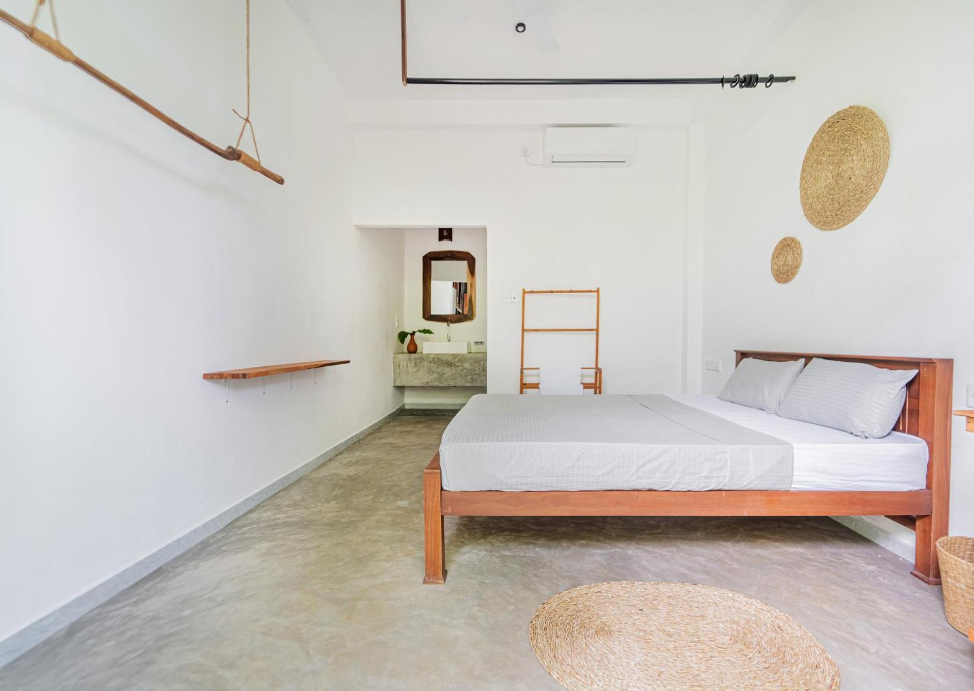 Drifter - Rooms & Food Midigama Exterior photo